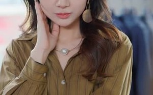 高冷校花救济我，我靠贴贴成神豪（80集）短剧夸克网盘全集免费看