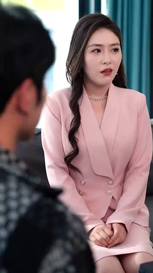 球神归来足球就要使劲踢（61集）女主谁演的