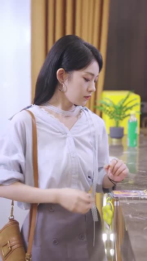 实习生将我买房的存款调换后(63集) 实习生将我买房的存款调换后(63集)迅雷网盘观看