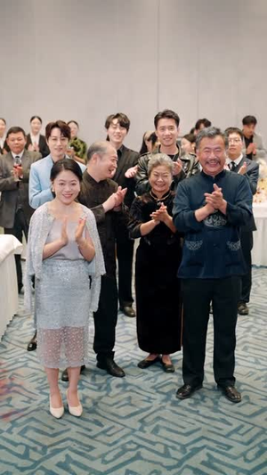 霍总夫人马甲又掉了(80集) 霍总夫人马甲又掉了(80集)红果短剧看全集