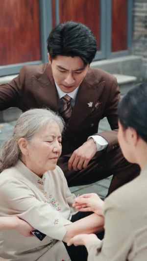 八零重生,皇后娘娘这次换我来救你了(78集) 八零重生,皇后娘娘这次换我来救你了(78集)常回家看看短剧