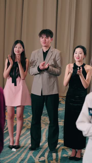 一觉穿到八年后，老公宠我无下限（80集）超火短剧抢先看