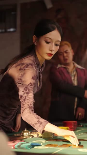 玫瑰淬刃（65集）热播短剧重燃