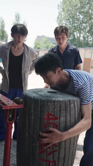 重生带系统财路挡不住(90集) 重生带系统财路挡不住(90集)热播短剧重燃