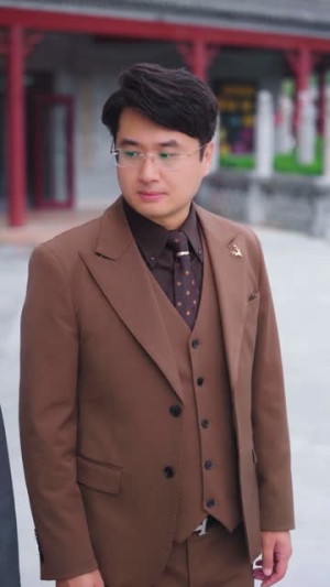 重生后我成为了幕后资本之王(83集) 重生后我成为了幕后资本之王(83集)温柔追捕短剧