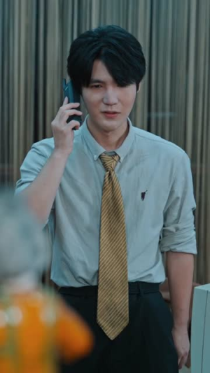 带着未来手机重回过去（74集）最新短剧推荐