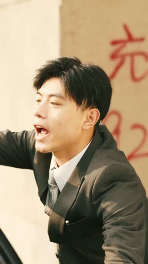 重活一世:不当怨种当大佬(80集) 重活一世:不当怨种当大佬(80集)在线看免费版