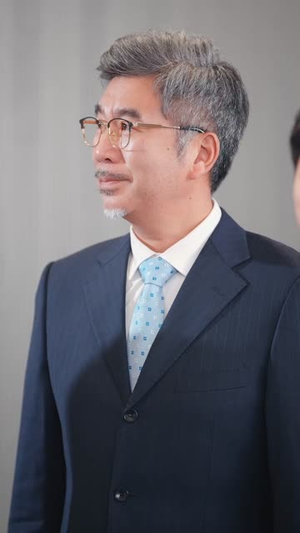 莫欺老年穷之六十岁的我有系统不装了(80集) 莫欺老年穷之六十岁的我有系统不装了(80集)短剧解说全集