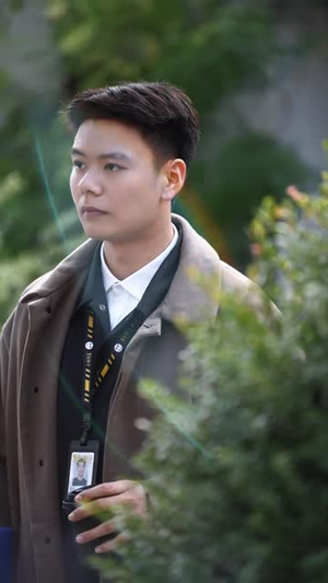 当我穿越进玛丽苏文里当警察（4集）短剧介绍