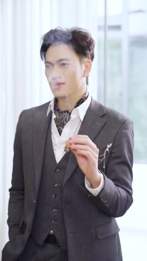 你穿婚纱追星，我分手你哭啥（64集）每天分享短剧