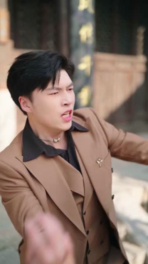 山里来的秘书超会打(77集) 山里来的秘书超会打(77集)超级好看的短剧