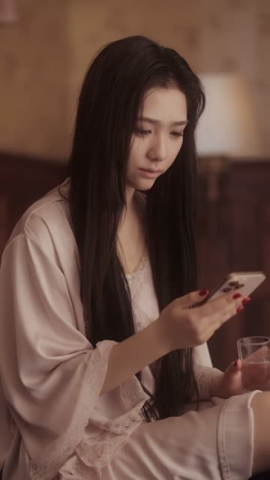 穿成十八线,我惊艳娱乐圈(80集) 穿成十八线,我惊艳娱乐圈(80集)最火短剧热播中