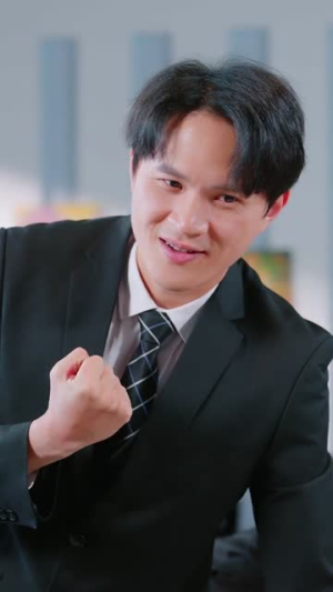 120万年终奖被黑，我辞职高层全慌了（61集）观看软件