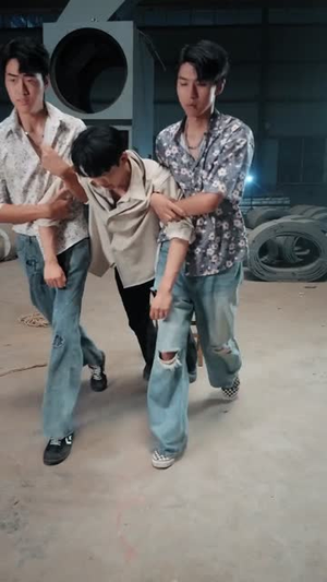 她的黑玫瑰刺向白月光（83集）短剧片段分享