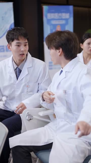 离婚后，外科女王马甲藏不住了（59集） 全集在线看