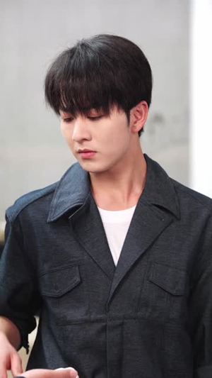 我只想赚钱怎么成了所有人的白月光(60集) 我只想赚钱怎么成了所有人的白月光(60集)百度在线观看