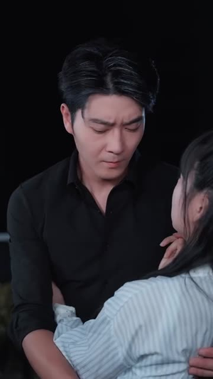 她的双重人生(72集) 她的双重人生(72集)最火短剧热播中