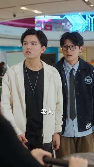 刚开学我被女神校花找上门（81集）爆款短剧一起追