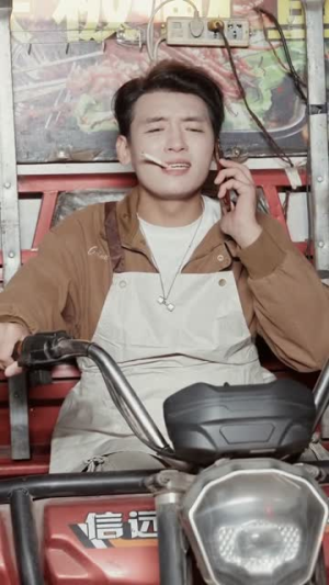 摆摊三年，女神带着萌宝倒追我（85集）精彩好看的短剧