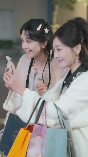 穿成富家妯娌，我和闺蜜掀桌了（70集）短剧精彩推荐