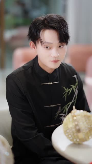 结婚当天，和女朋友她姐穿到五年后（80集）剧好看短剧推荐