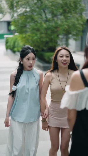 重回二十岁，我和女儿坐同桌（47集）热门短剧来袭