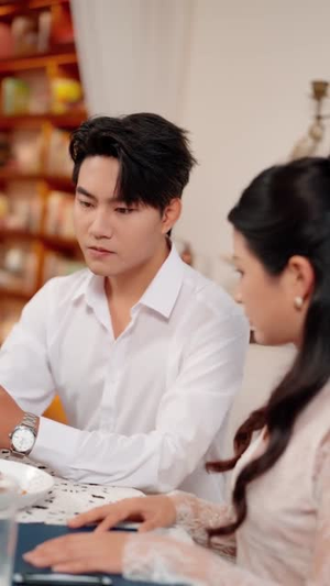 灯光下的明与暗（85集）分享好看的短剧