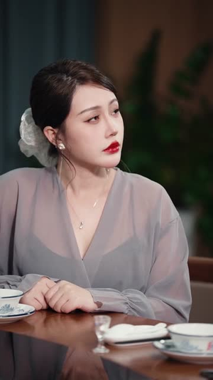 逆风翻盘被雷劈后我躺赢了（47集）剧情简介