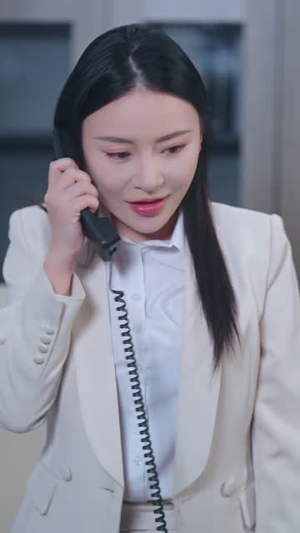 攻略女神,我选择上交自己(80集) 攻略女神,我选择上交自己(80集)大结局