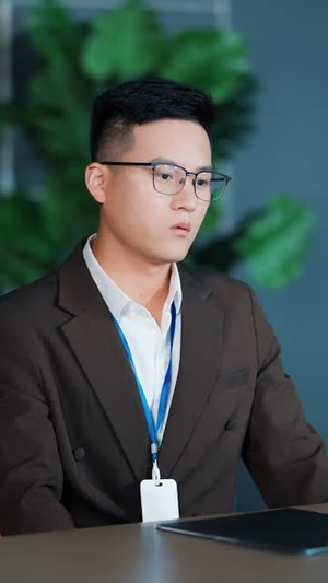 伪装股神：校花追喊爸（64集）全集一次看完