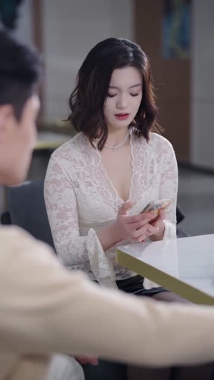 除夕夜，我捡个美女回家狂宠（80集） 在线免费观看