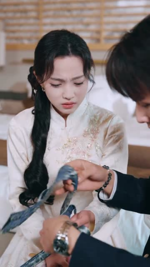 金融大佬,娇养一朵白玫瑰(70集) 金融大佬,娇养一朵白玫瑰(70集)好看上头的短剧