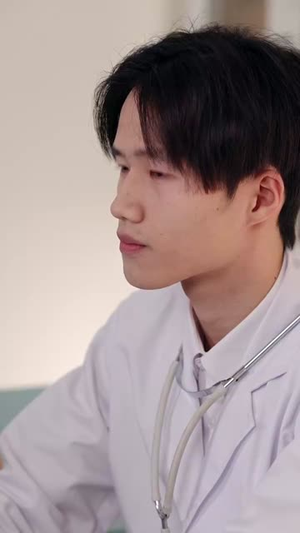 离婚当天，我孕吐在封总豪车上（77集）百度在线观看