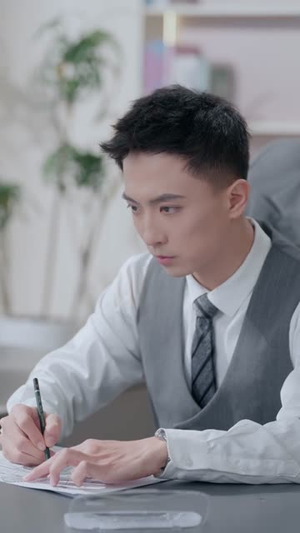 卖掉车位后，全小区疯了（65集）追短剧太上头了