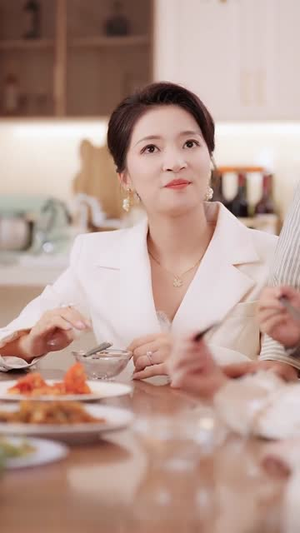 繁华落幕风自起（70集）好看短剧分享