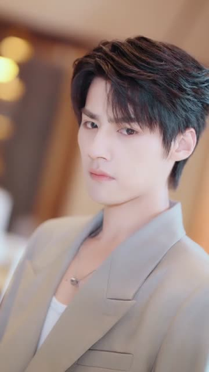 双色月光未删减版（70集）上热门短剧