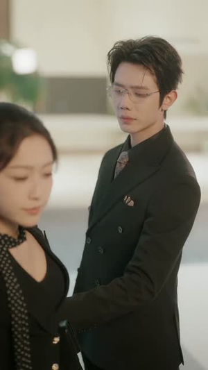 她自万丈荣光（75集）热门短剧看不停