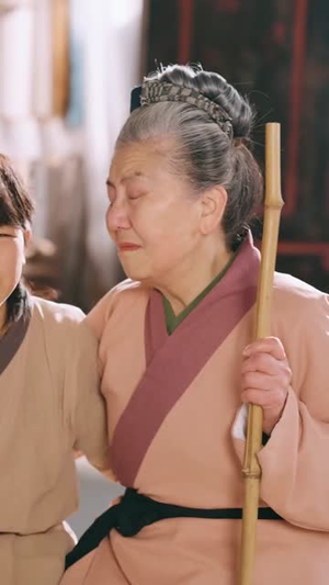 全家穿成古代房奴，开小卖部发家（63集）最新热剧免费看