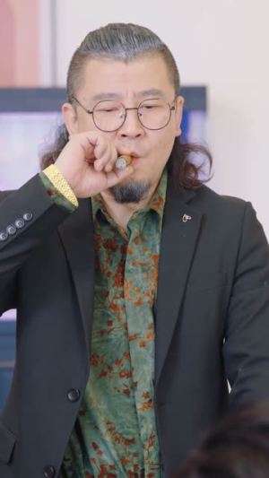 付费上班，美女员工抢着来（80集）越看越好看短剧