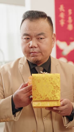 老爸异界当皇帝，开局送我和氏璧（80集）全网独播免费看