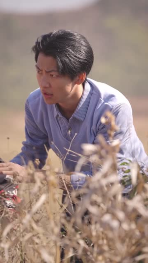 七零大旱，我家地下挖出一条暗河（70集）最热门短剧来了