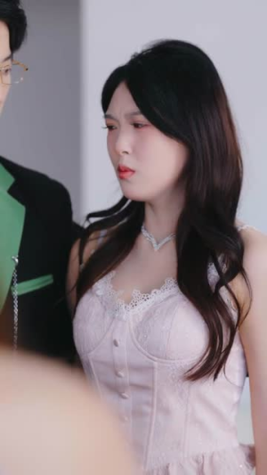 系统赠我满级身份卡：专治不服（61集）短剧热播推荐