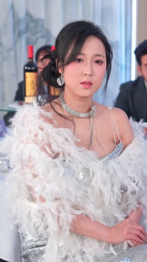 隐退五年,前妻逼我复出打脸(83集) 隐退五年,前妻逼我复出打脸(83集)短剧分享片段