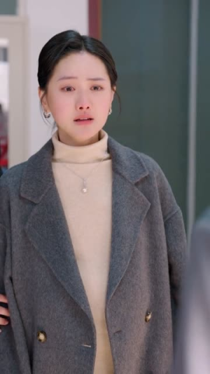 藏起裙摆后，爱姗姗来迟（82集）最新上映的短剧