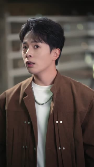 系统升级，校花求我再看她一眼（62集）短剧爆款推荐