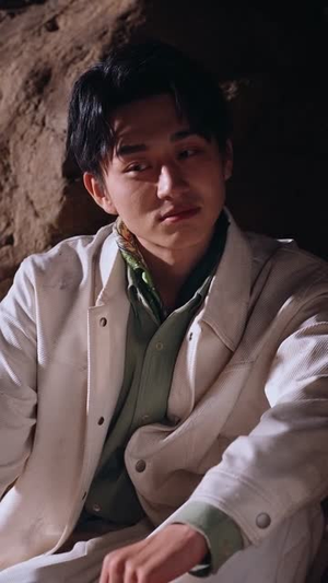 和校花的海岛求生（80集）热播短剧重燃