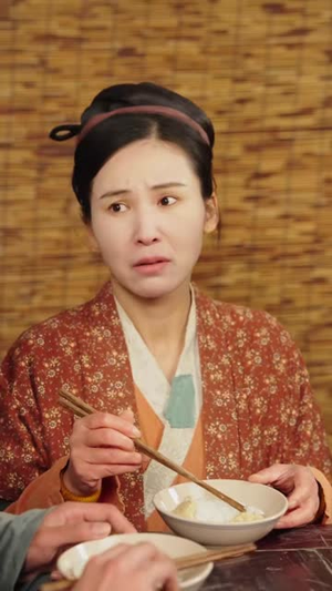 鬼屋通现代，农女开起批发市场（75集）超好看的短剧