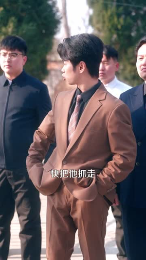 拒绝女总裁贴贴，我竟被升职加薪（106集）在线看