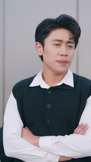 都重生了，亲一下学姐不过分吧（80集）好看的短剧