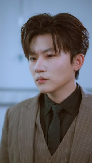 签到后,我成了校花们的房东(79集) 签到后,我成了校花们的房东(79集)爆火短剧抢先看